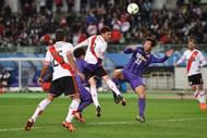 OSAKA, JAPAN - DECEMBER 16:  Lucas Alario of River Plate heads to score the opening goal during the FIFA Club World Cup semi final match between Sanfrecce Hiroshima and River Plate at Osaka Nagai Stadium on December 16, 2015 in Osaka, Japan.  (Photo by Atsushi Tomura/Getty Images)